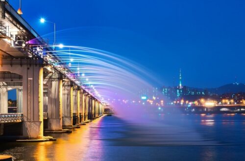 Banpo Bridge Moonlight Rainbow Show (반포대교 달빛무지개분수), Banpo Han River Park, Seoul, Korea Banpo Bridge Fountain Show