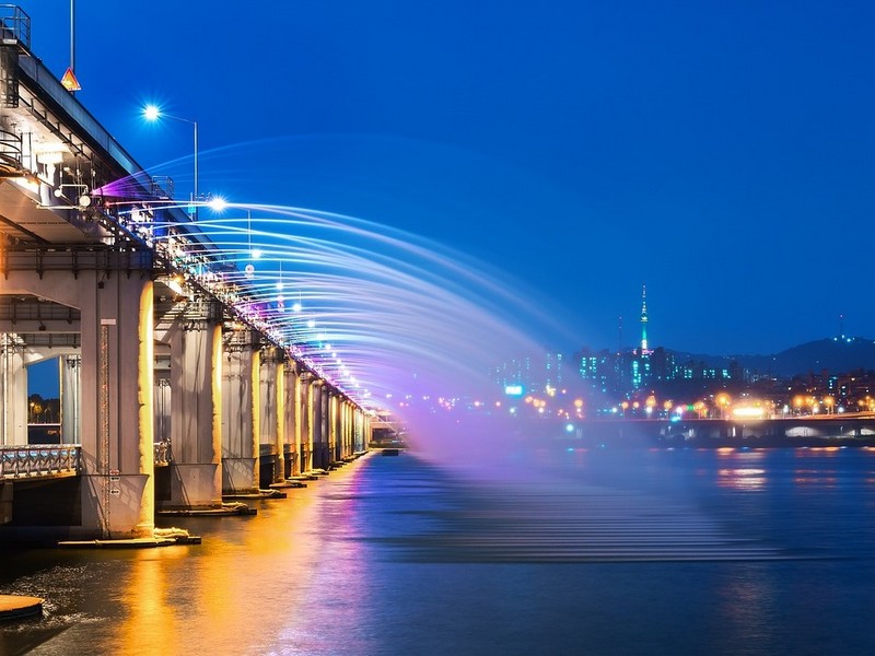 The Banpo Bridge Moonlight Rainbow Show: Is It Worth It?