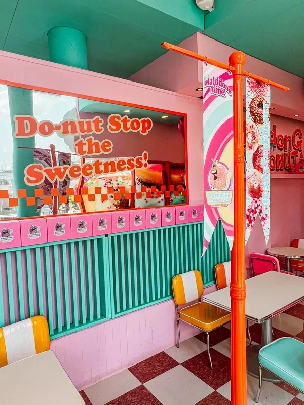 Maldong Donut (말똥도넛), Ssamziegil, Insadong, Seoul, Korea; poop cafe
