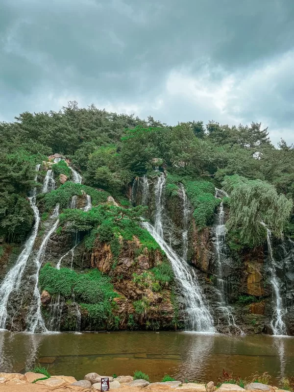 Cafe Pokpo (카페 폭포), Hongjecheon, Yeonhui-dong, Seoul, Korea; waterfall