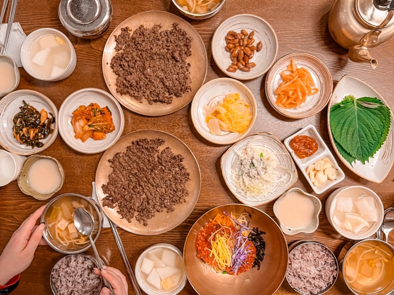 Yukjeon Hoegwan: Where the Bassak Bulgogi Isn't What You'd Expect – The Soul of Seoul