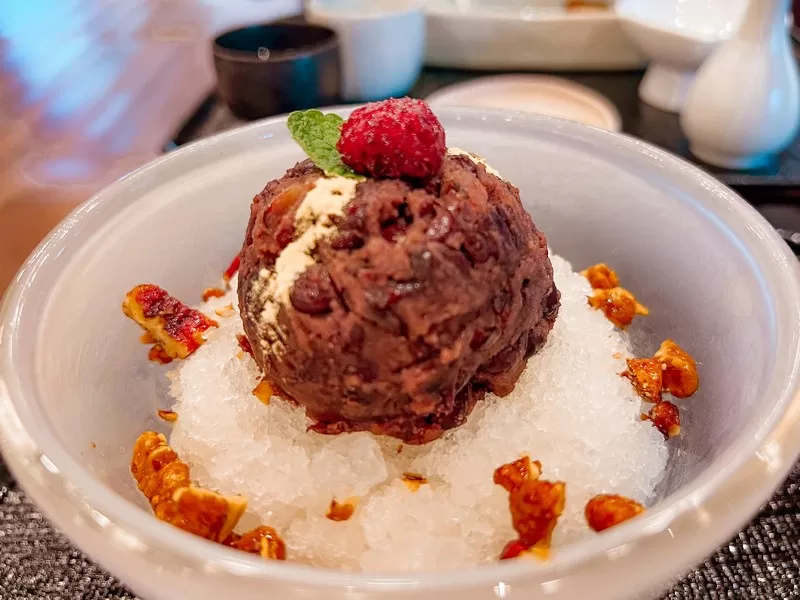 Korea House (한국의집), Kohojae, Seoul, Korea; Korean melon bingsu with red beans and pine pollen