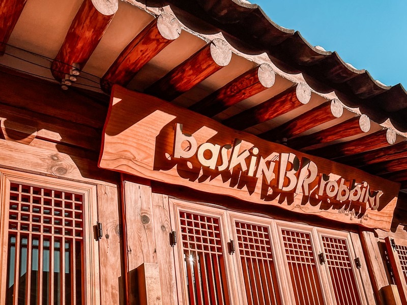 Samcheong-dong Baskin Robbins, traditional Hanok building, Samcheong-dong, Seoul, Korea