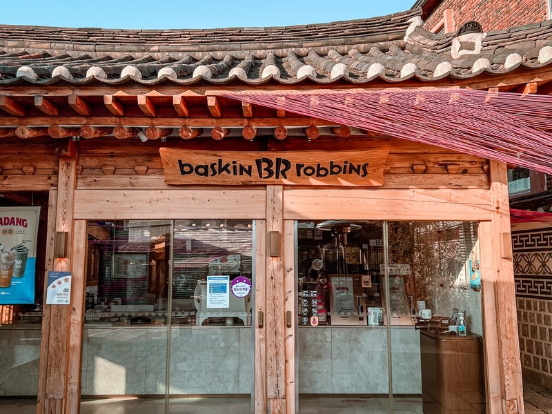 Samcheong-dong Baskin Robbins, traditional Hanok building, Samcheong-dong, Seoul, Korea