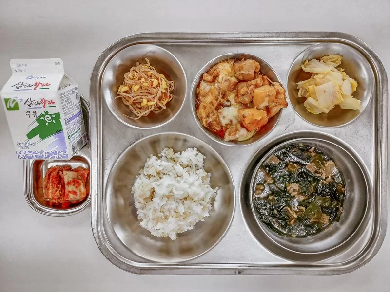 Korean public school lunch, lunch in Korea, Beef Miyeokguk