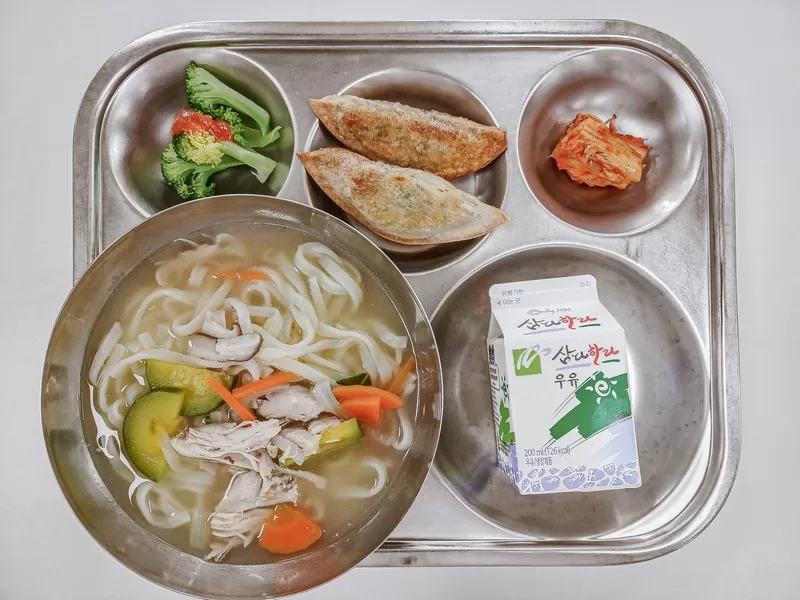 Korean public school lunch, lunch in Korea, Chicken Kalguksu