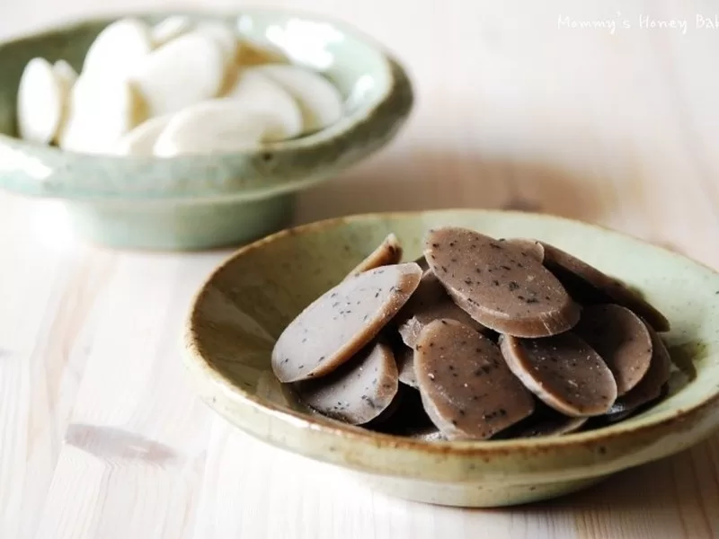 Tot Tteokguk (톳떡국); Korean soup, food