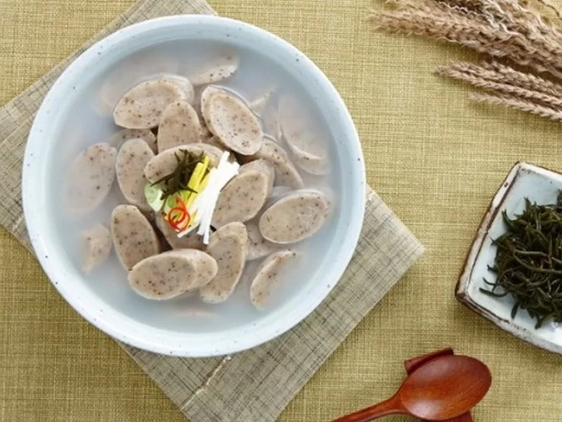 Tot Tteokguk (톳떡국); Korean soup, food