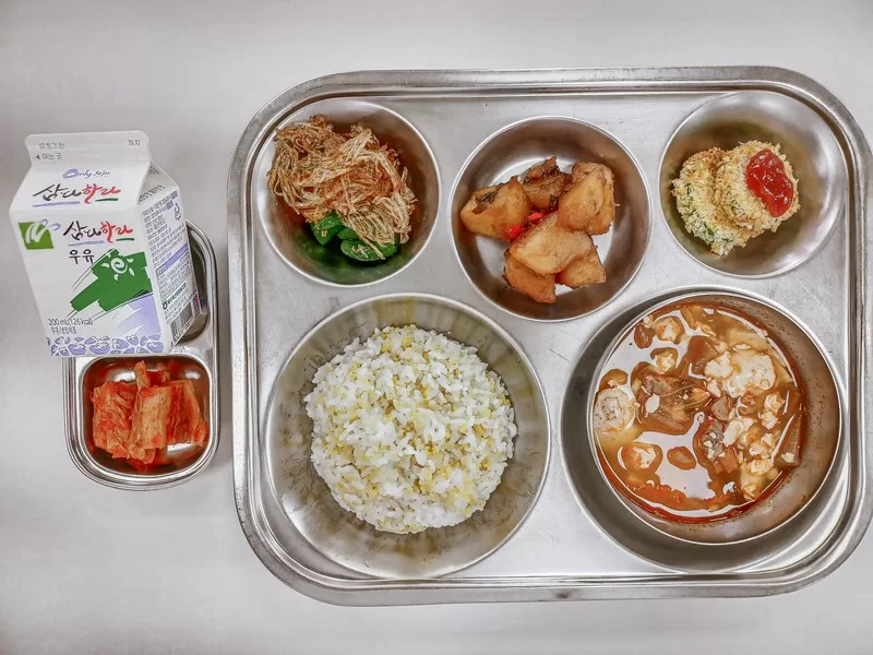 Korean public school lunch, lunch in Korea, Sundubujjigae