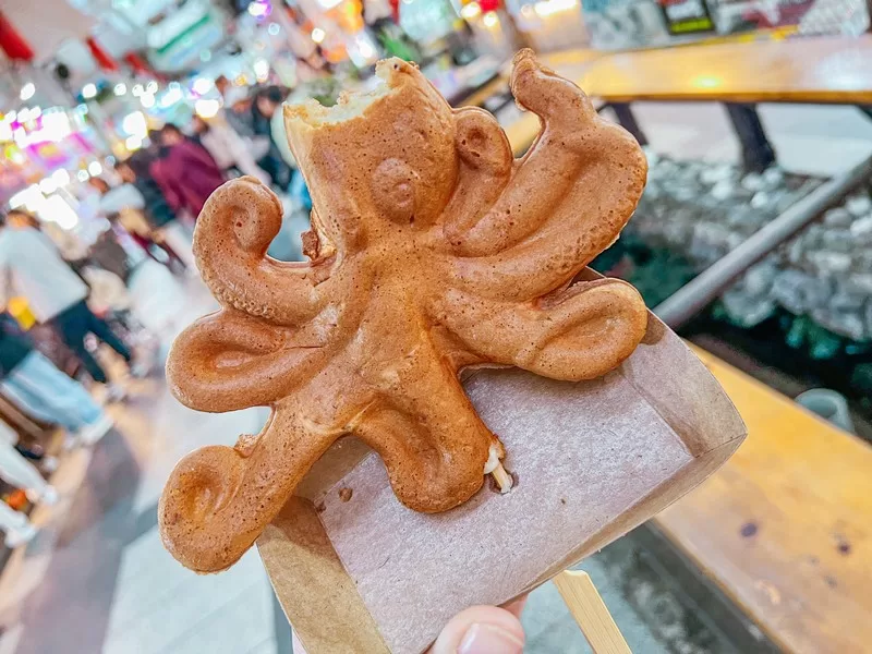 Seogwipo Maeil Olle Market (서귀포매일올레시장), Seogwipo-si, Jeju-do, Korea; Korean food, Octopus-shaped Mozzarella Bread (치즈문어빵)