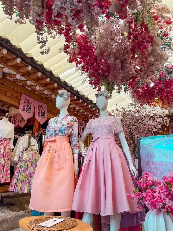 Teterot Salon (때때롯살롱), Ikseon-dong, Seoul, Korea; modern Hanbok shop