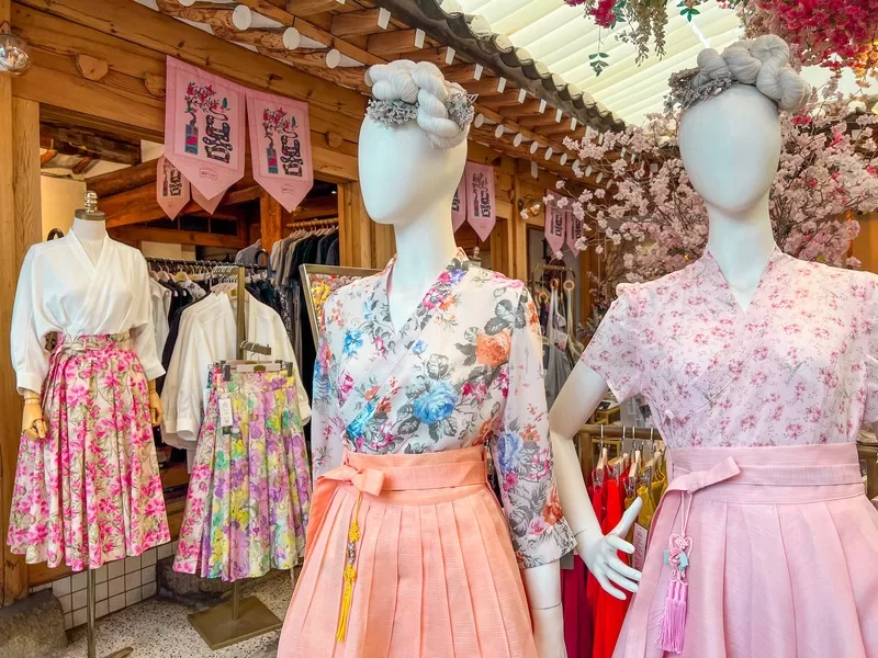 Teterot Salon (때때롯살롱), Ikseon-dong, Seoul, Korea; modern Hanbok shop