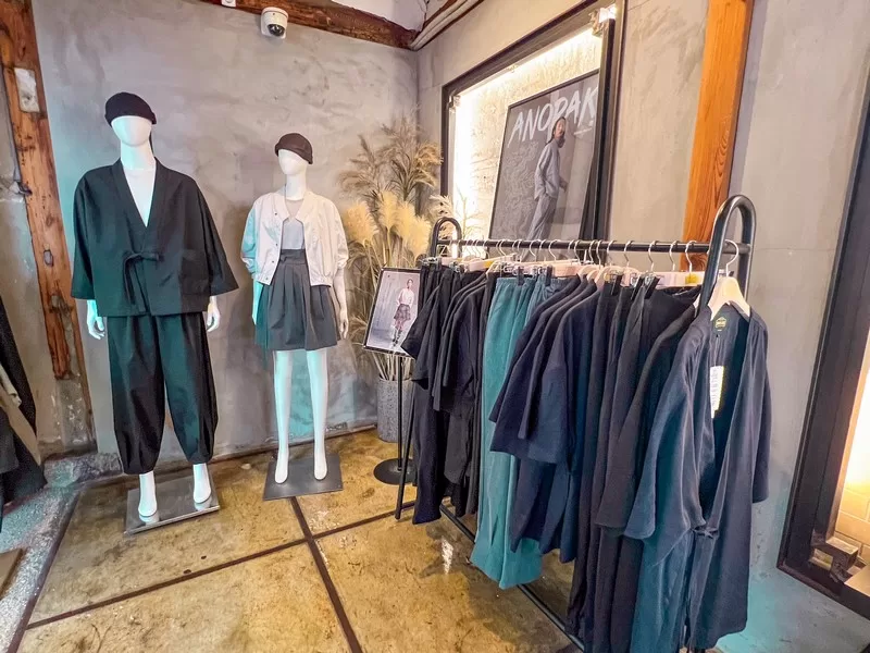 Teterot Salon (때때롯살롱), Ikseon-dong, Seoul, Korea; modern Hanbok shop