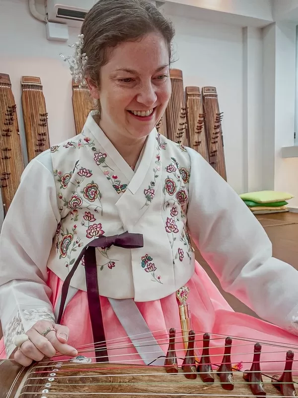 Gayageum (가야금); Hanbok, Beautiful Gayageum, Seoul, Korea
