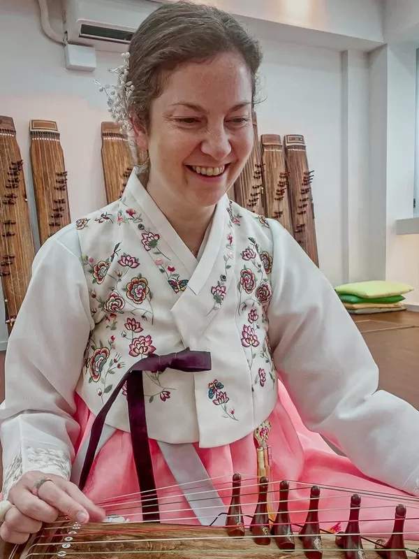 Gayageum (가야금); Hanbok, Beautiful Gayageum, Seoul, Korea