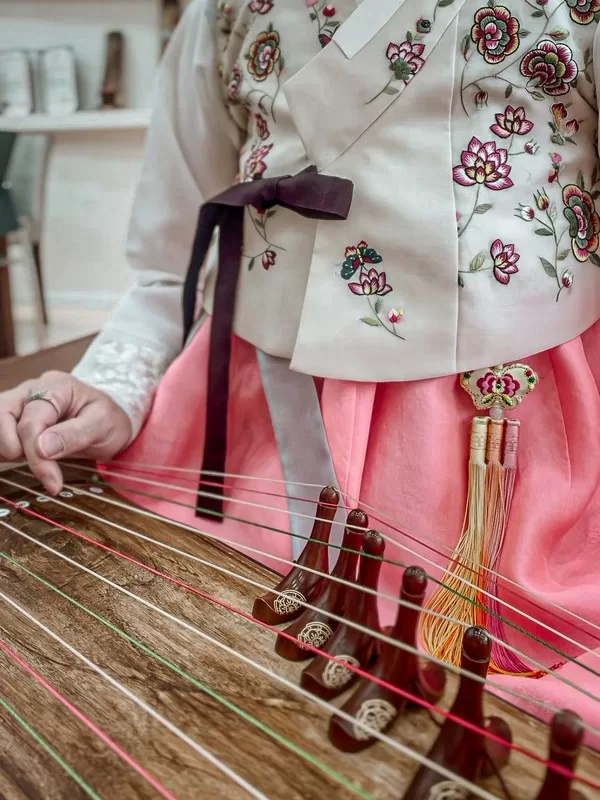 Gayageum (가야금); Hanbok, Beautiful Gayageum, Seoul, Korea