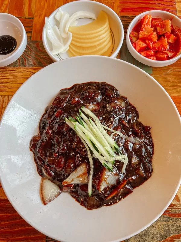 Jjajangmyeon (짜장면), Korean Chinese food