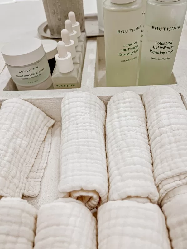Boutijour; Lotus Leaf Anti-Pollution Repairing Toner Review; Snow Lotus Lifting Serum Review, Korean skincare, K-beauty