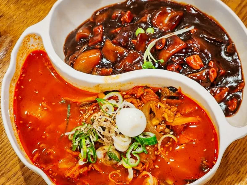 Jjamjjamyeon (짬짜면), Korean Chinese food