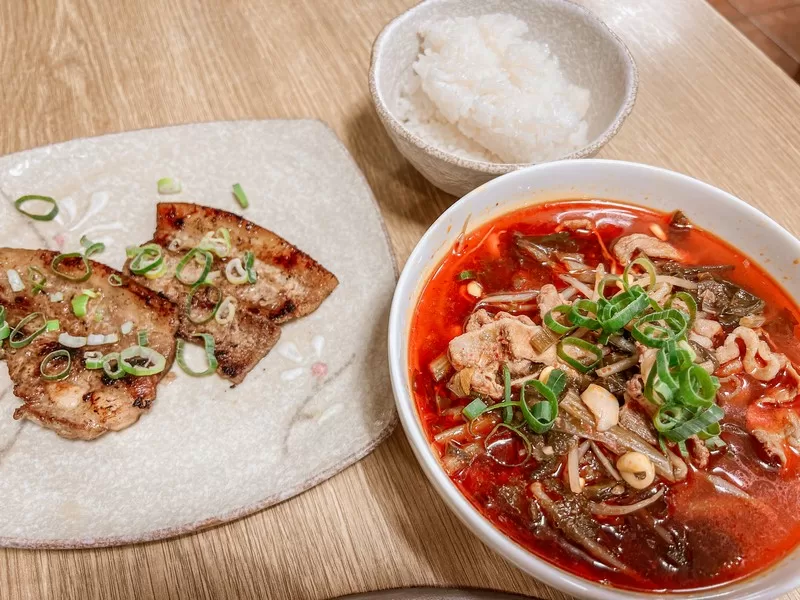 Daedonggang Chogyetang (대동강초계탕), Pyoseon-myeon, Seogwipo-si, Jeju, Korea; North Korean food; Pork belly radish soup (삼겹살무시래기국)