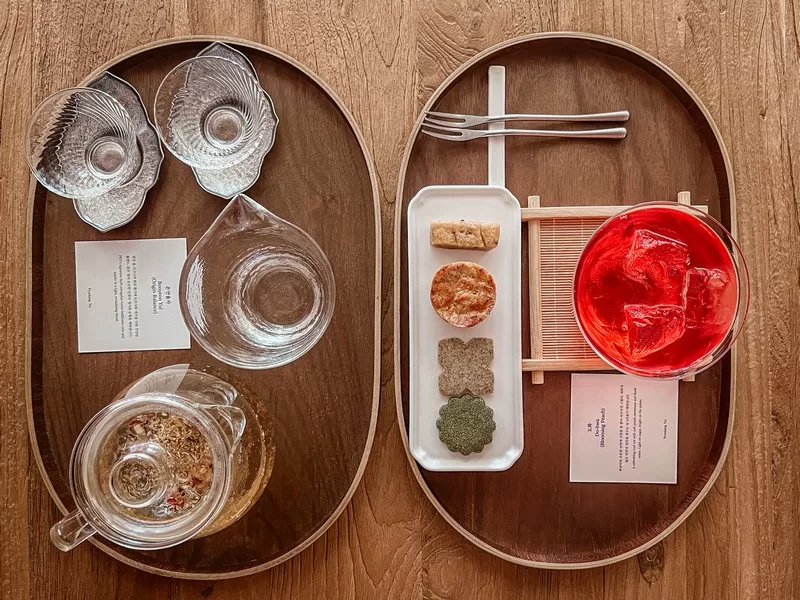 Pyunkang Yul Flagship Store and Tea House (편강 율 플래그십&티하우스), Samcheong-dong, Jongno-gu, Seoul, Korea; Korean traditional tea