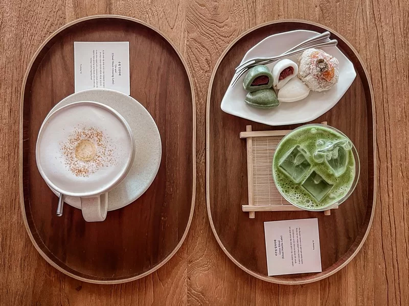 Pyunkang Yul Flagship Store and Tea House (편강 율 플래그십&티하우스), Samcheong-dong, Jongno-gu, Seoul, Korea; Korean traditional tea