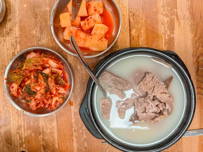Seolleongtang (설렁탕) and Radish Cube Kimchi aka Kkakddugi (깎두기), Korean food