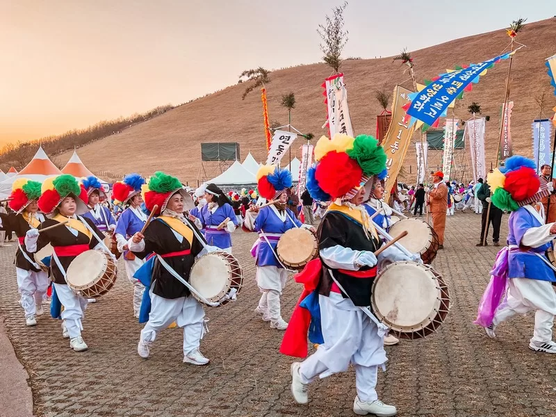 Jeju Fire Festival, Jeju-do, Korea; Pungmul folk dance; Janggu (장구)