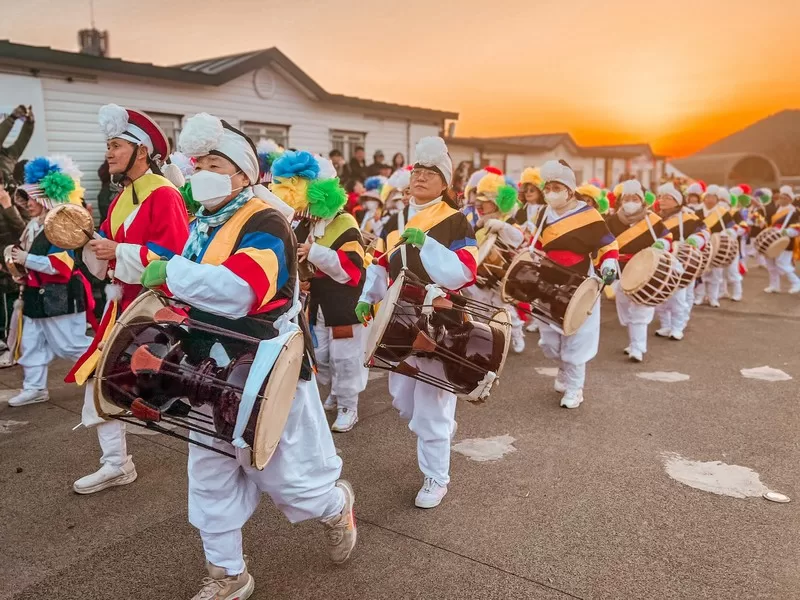 Jeju Fire Festival, Jeju-do, Korea; Pungmul folk dance; Janggu (장구)