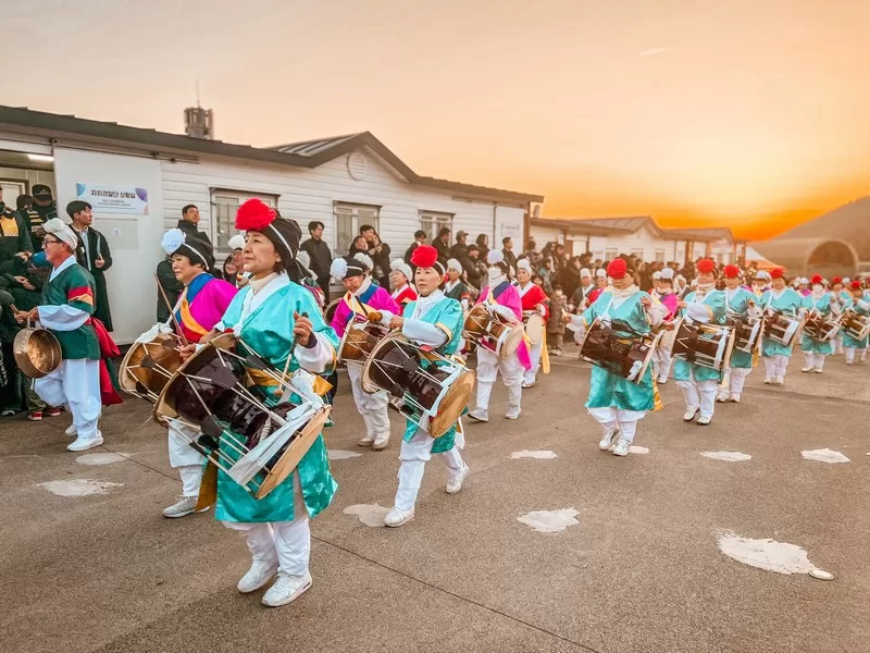 Jeju Fire Festival, Jeju-do, Korea; Pungmul folk dance; Janggu (장구)