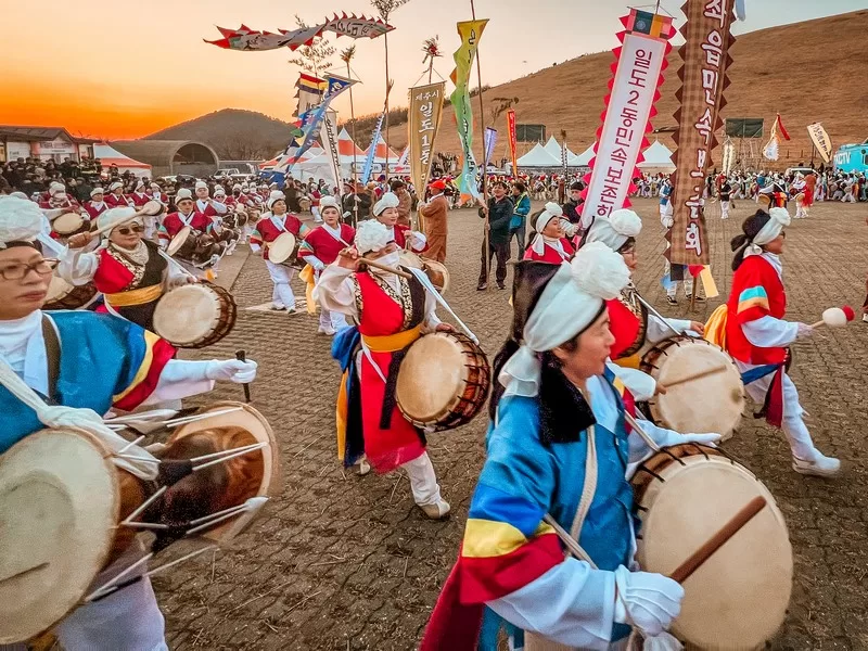 Jeju Fire Festival, Jeju-do, Korea; Pungmul folk dance