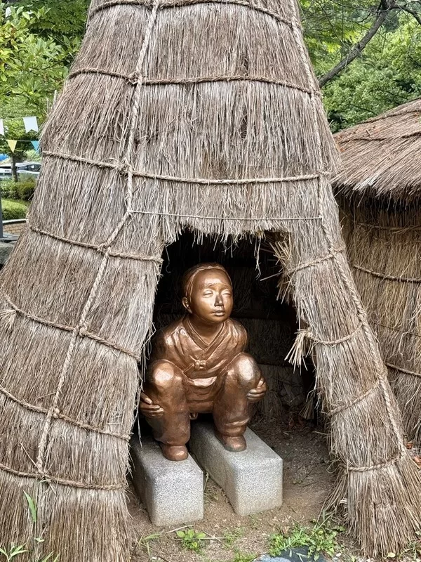 Haewoojae (해우재); rustic toilet