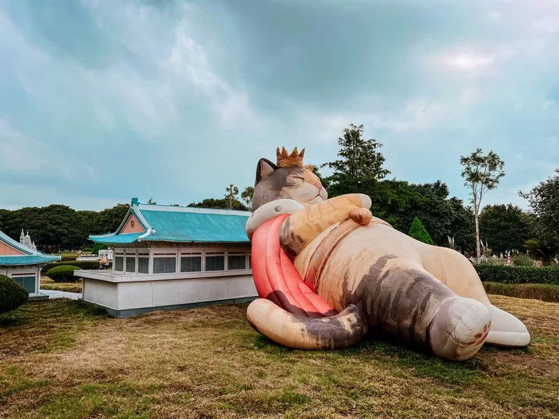 Dolcori Forest (돌코리숲), Andeok-myeon, Seogwipo-si, Jeju-do; cat-themed theme park