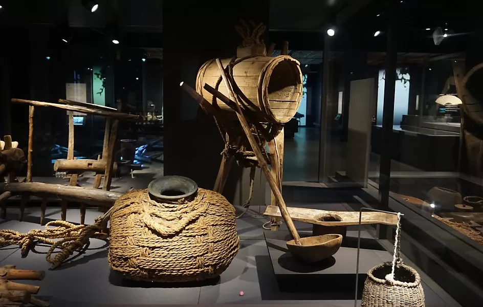 ttong-janggun (똥장군), National FOlk Museum of Korea